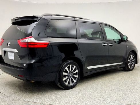 Used 2020 Toyota Sienna Limited Premium image 5