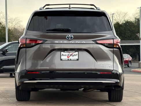 Certified 2024 Toyota Sienna Platinum image 6