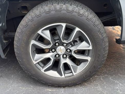Used 2024 Chevrolet Silverado 1500 LT AWD/4WD image 8