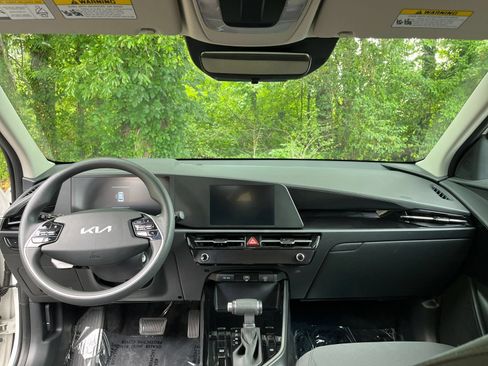 Used 2026 Kia Niro LX FWD image 31