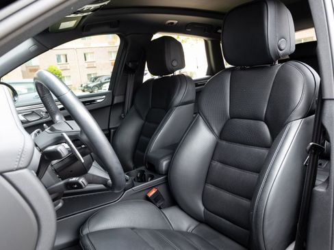 Certified 2024 Porsche Macan S image 5