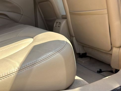 Used 2011 Buick Lucerne CXL w/ Driver Confidence Package FWD image 23