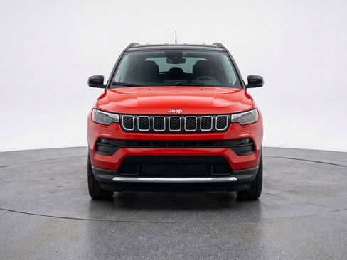 Used 2025 Jeep Compass Limited AWD/4WD image 2