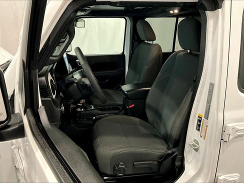 Used 2024 Jeep Wrangler Willys AWD/4WD image 10