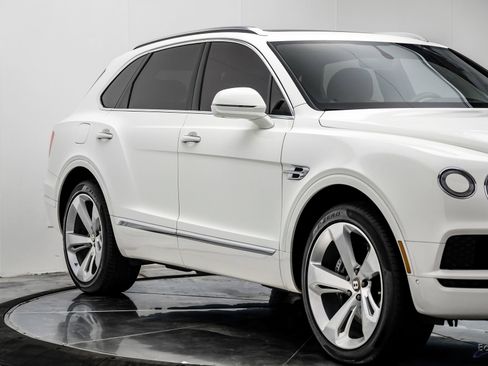 Used 2019 Bentley Bentayga image 25