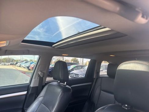 Used 2018 Toyota Highlander XLE image 14