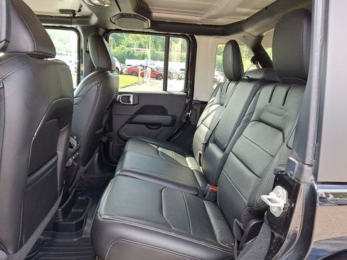 Used 2023 Jeep Wrangler Unlimited Sahara w/ Cold Weather Group AWD/4WD image 11