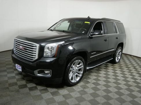 Used 2017 GMC Yukon SLT w/ Premium Edition image 7