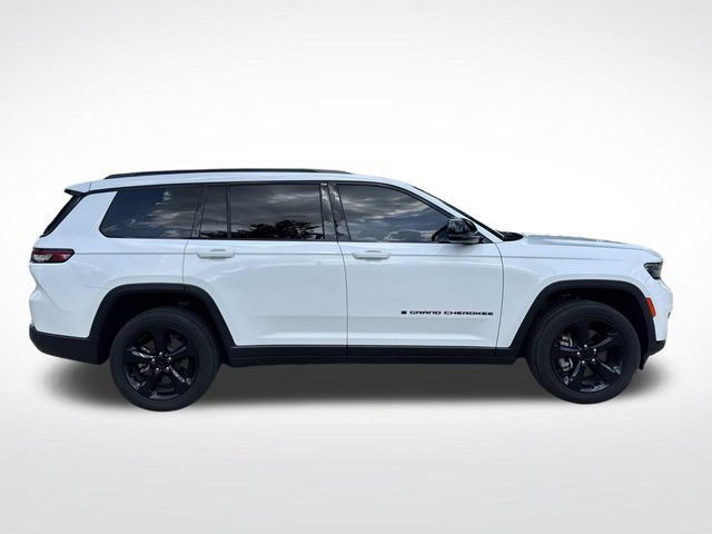 Used 2023 Jeep Grand Cherokee L Laredo RWD image 9