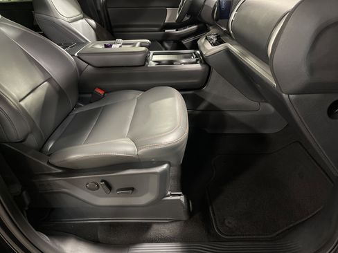 Used 2025 Ford Expedition Active image 15