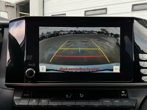 Used 2025 Toyota Camry LE image 30