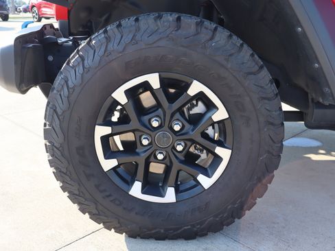 Used 2025 Jeep Wrangler Unlimited Rubicon 4xe w/ Safety Group AWD/4WD image 29