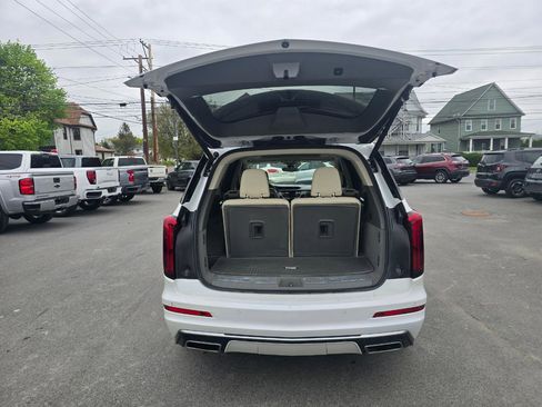 Used 2023 Cadillac XT6 Premium Luxury w/ Technology Package AWD/4WD image 21