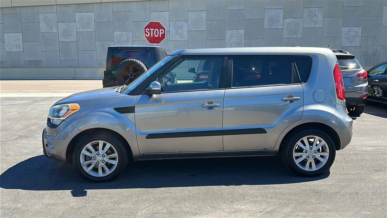 Used 2013 Kia Soul + FWD image 10
