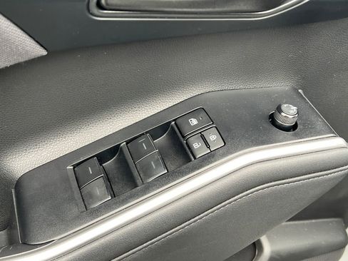 Used 2023 Toyota Highlander L image 14