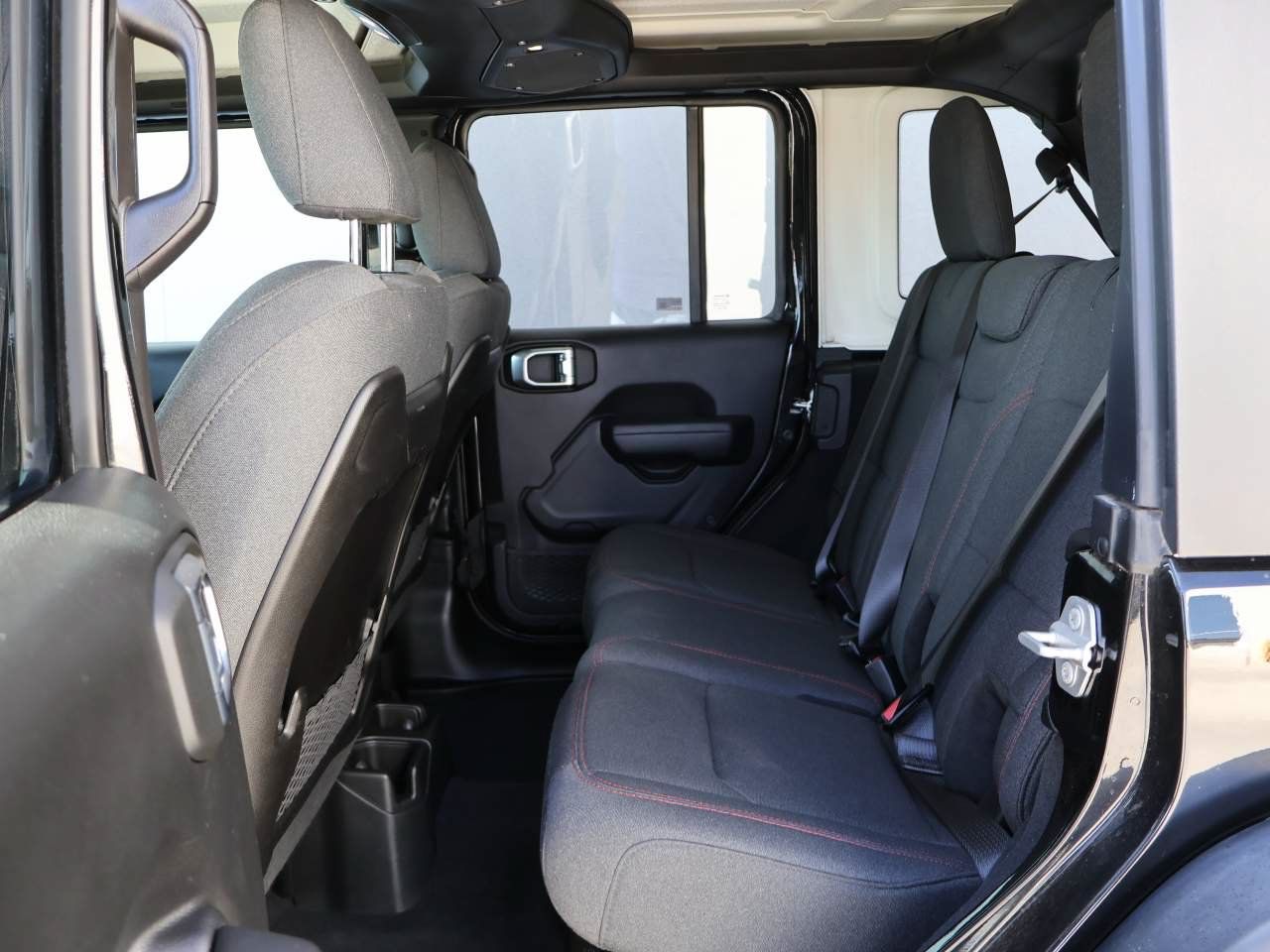 Used 2025 Jeep Wrangler Unlimited Rubicon AWD/4WD image 10