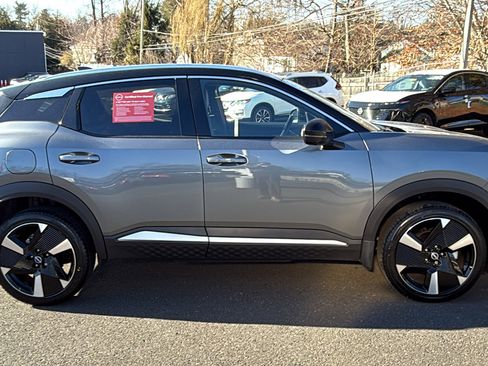 Certified 2025 Nissan Kicks SR image 26