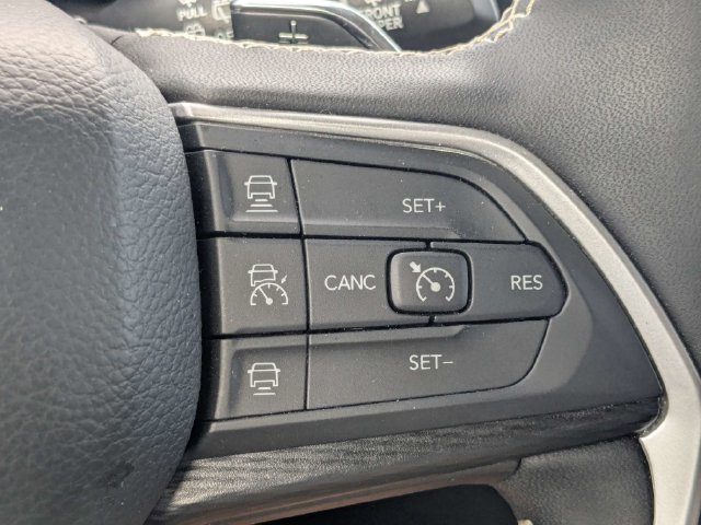 Used 2025 Jeep Grand Cherokee Altitude AWD/4WD image 27
