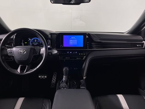 Used 2025 Toyota Camry SE FWD image 14
