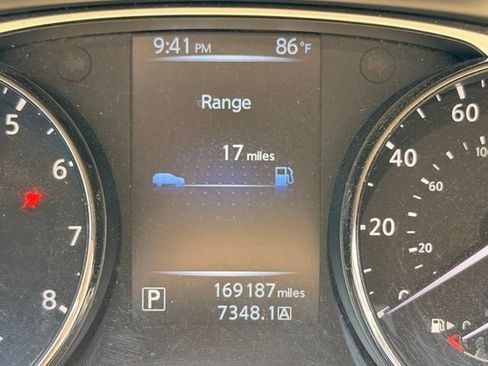 Used 2015 Nissan Rogue SV FWD image 26