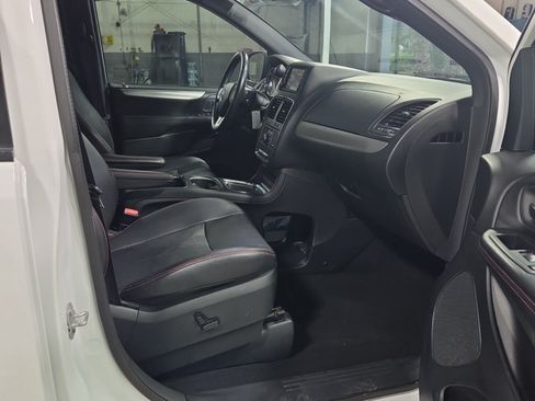 Used 2019 Dodge Grand Caravan GT FWD image 11