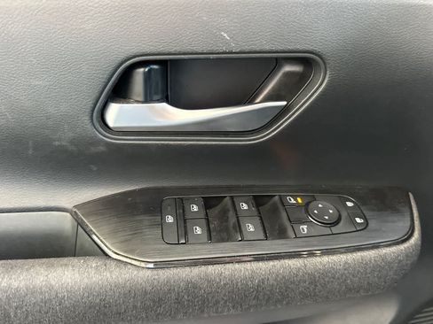 Used 2025 Nissan Kicks SV FWD image 15