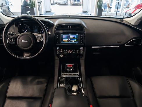 Used 2017 Jaguar F-PACE Premium AWD/4WD image 7