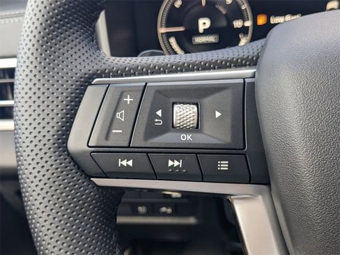 New 2025 Mitsubishi Outlander SE image 28