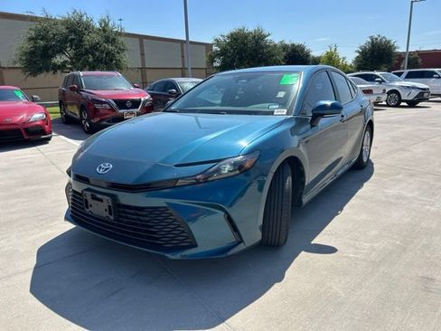 Used 2025 Toyota Camry LE w/ Convenience Package FWD image 8