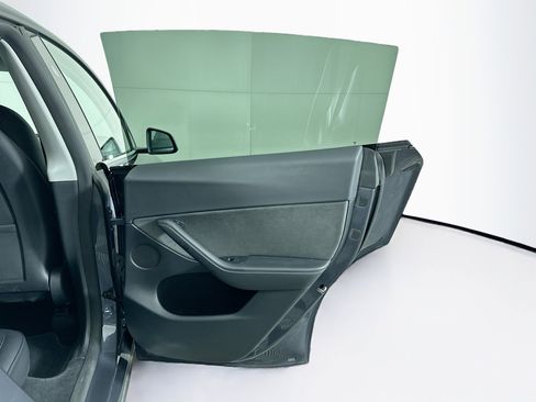 Used 2023 Tesla Model Y Long Range image 30