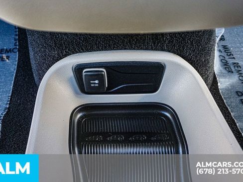 Used 2023 Chrysler Pacifica Touring-L image 50