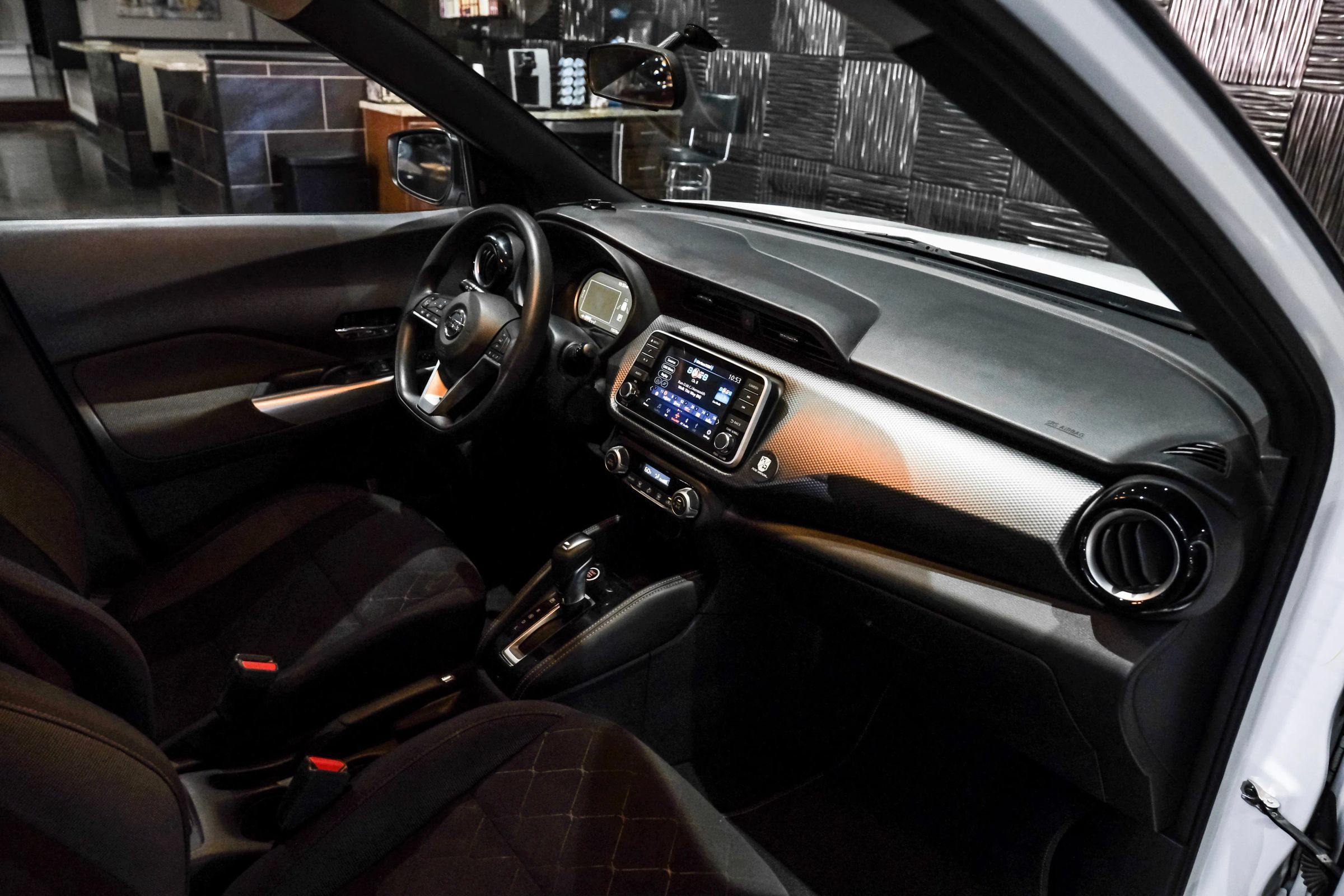 Used 2018 Nissan Kicks SV FWD image 12