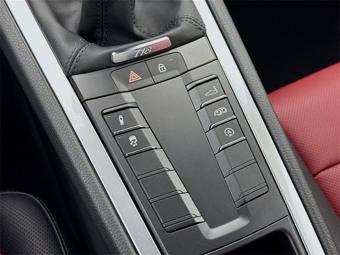 Used 2025 Porsche 718 Cayman image 23