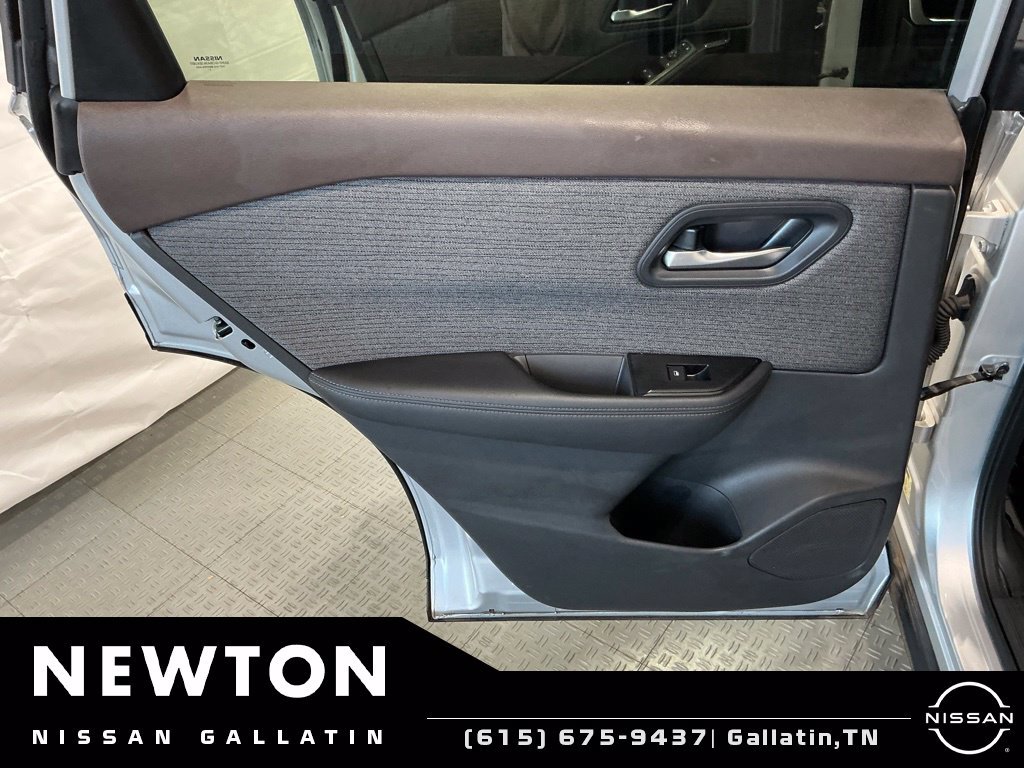 Used 2022 Nissan Rogue SV FWD image 34