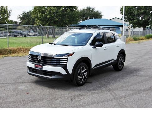 New 2026 Nissan Kicks SV w/ SV Premium Package image 2