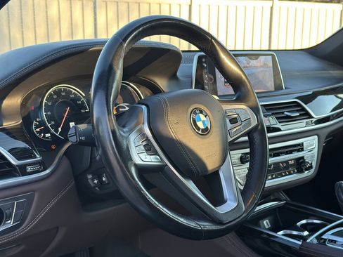 Used 2017 BMW 750i xDrive image 17