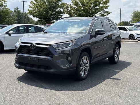 Used 2019 Toyota RAV4 XLE Premium w/ Cold Weather Package AWD/4WD image 5