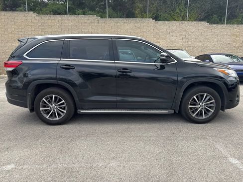 Used 2019 Toyota Highlander XLE FWD image 7