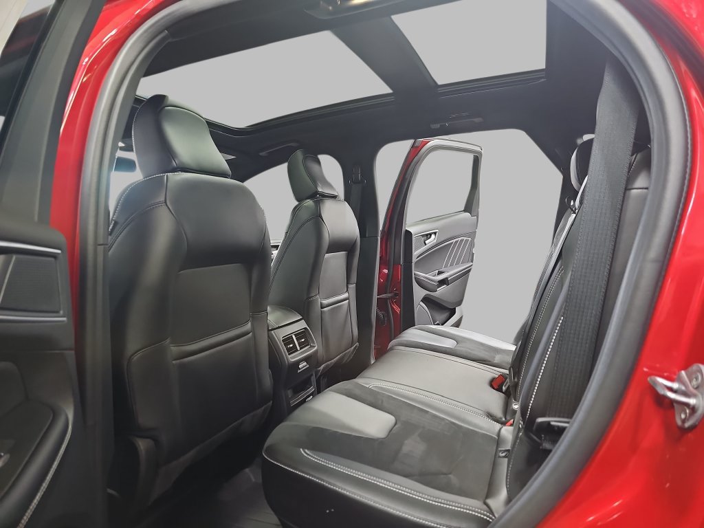 Used 2024 Ford Edge ST w/ Equipment Group 401A AWD/4WD image 18