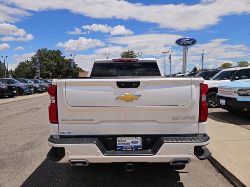 Used 2025 Chevrolet Silverado 1500 High Country w/ Technology Package AWD/4WD image 4