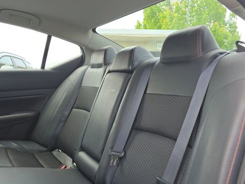 Used 2024 Nissan Altima 2.5 SR FWD image 17