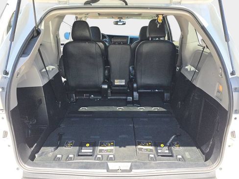 Used 2017 Toyota Sienna SE Premium FWD image 14