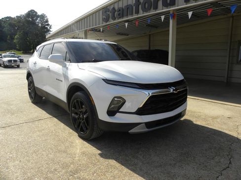 Used 2024 Chevrolet Blazer LT w/ Convenience Package FWD image 3