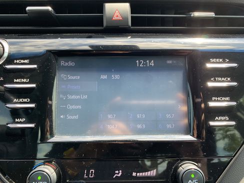 Used 2019 Toyota Camry SE image 23