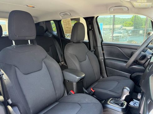Used 2023 Jeep Renegade Latitude AWD/4WD image 11