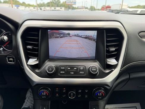 Used 2017 GMC Acadia SLT AWD/4WD image 18