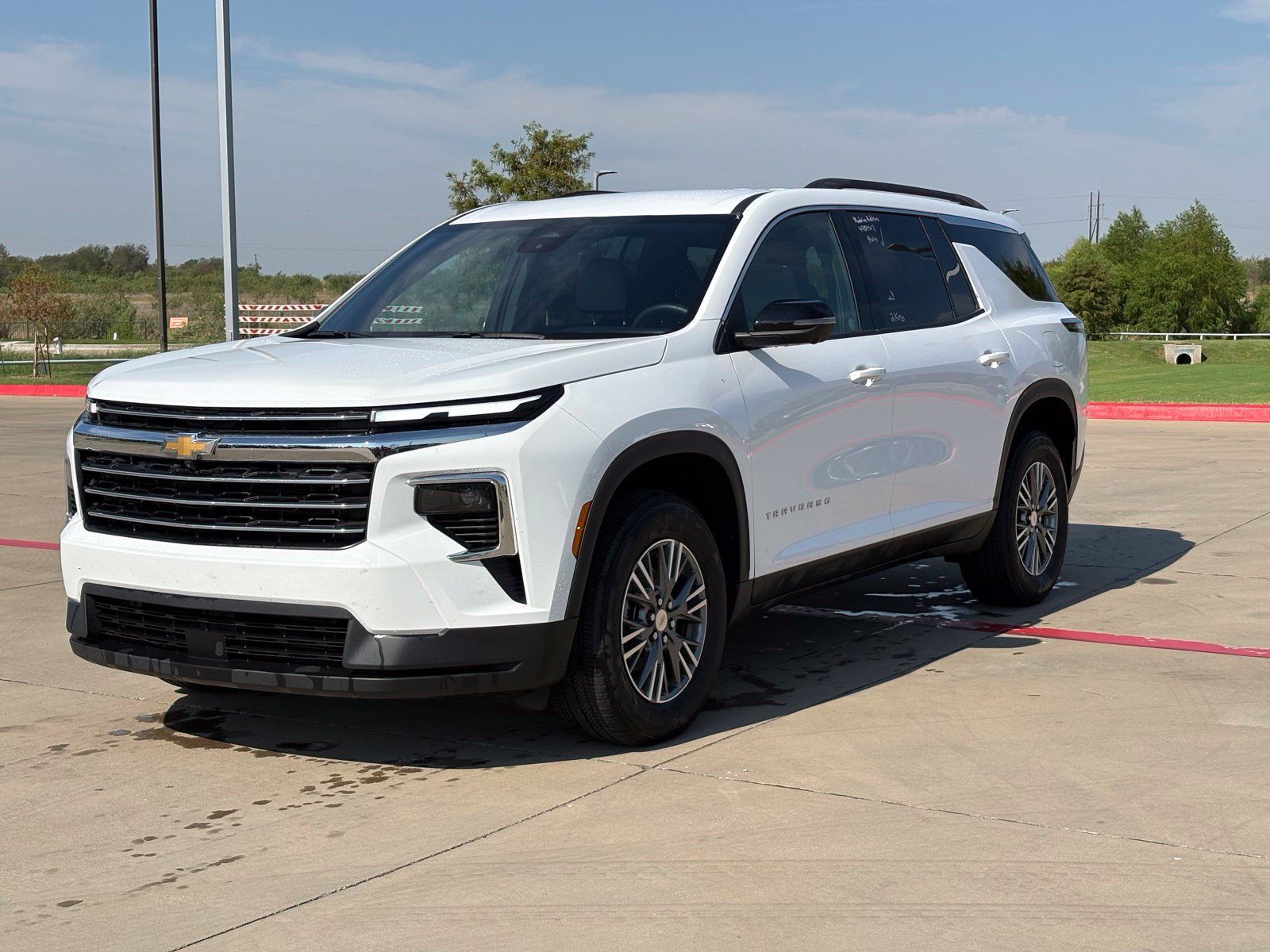Used 2026 Chevrolet Traverse LT w/ Driver Confidence Package FWD image 3