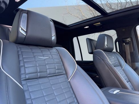 Certified 2024 Cadillac Escalade ESV Premium Luxury Platinum image 83