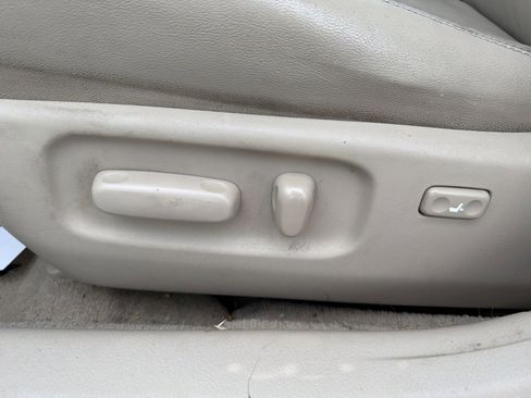 Used 2012 Toyota Avalon image 18