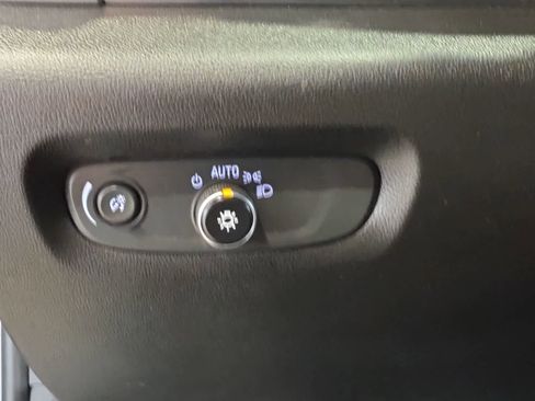 Used 2018 Chevrolet Traverse LS FWD image 17